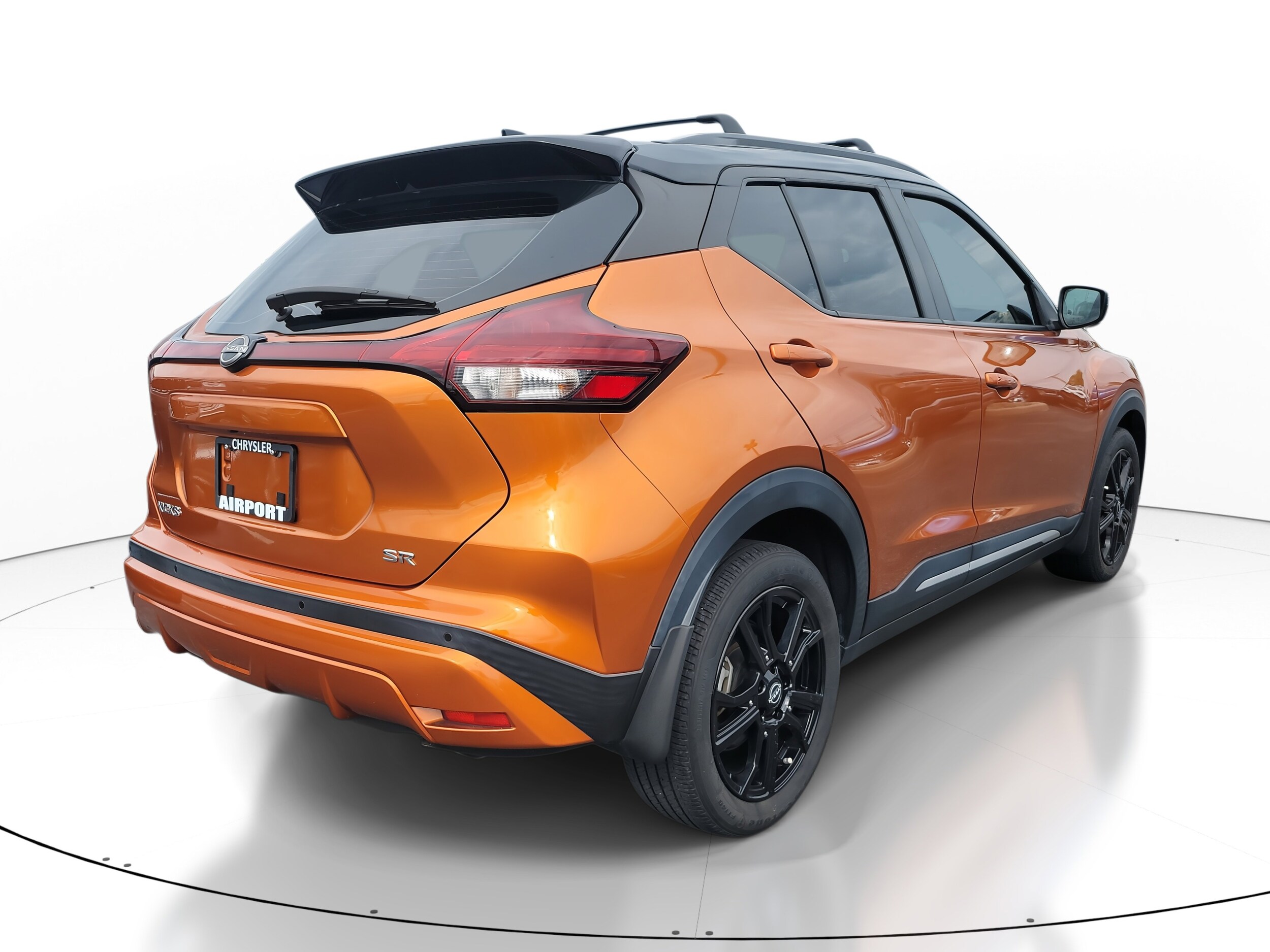 2022 Nissan Kicks SR photo 4