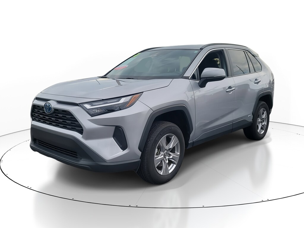 2024 Toyota RAV4 Hybrid XLE photo 3
