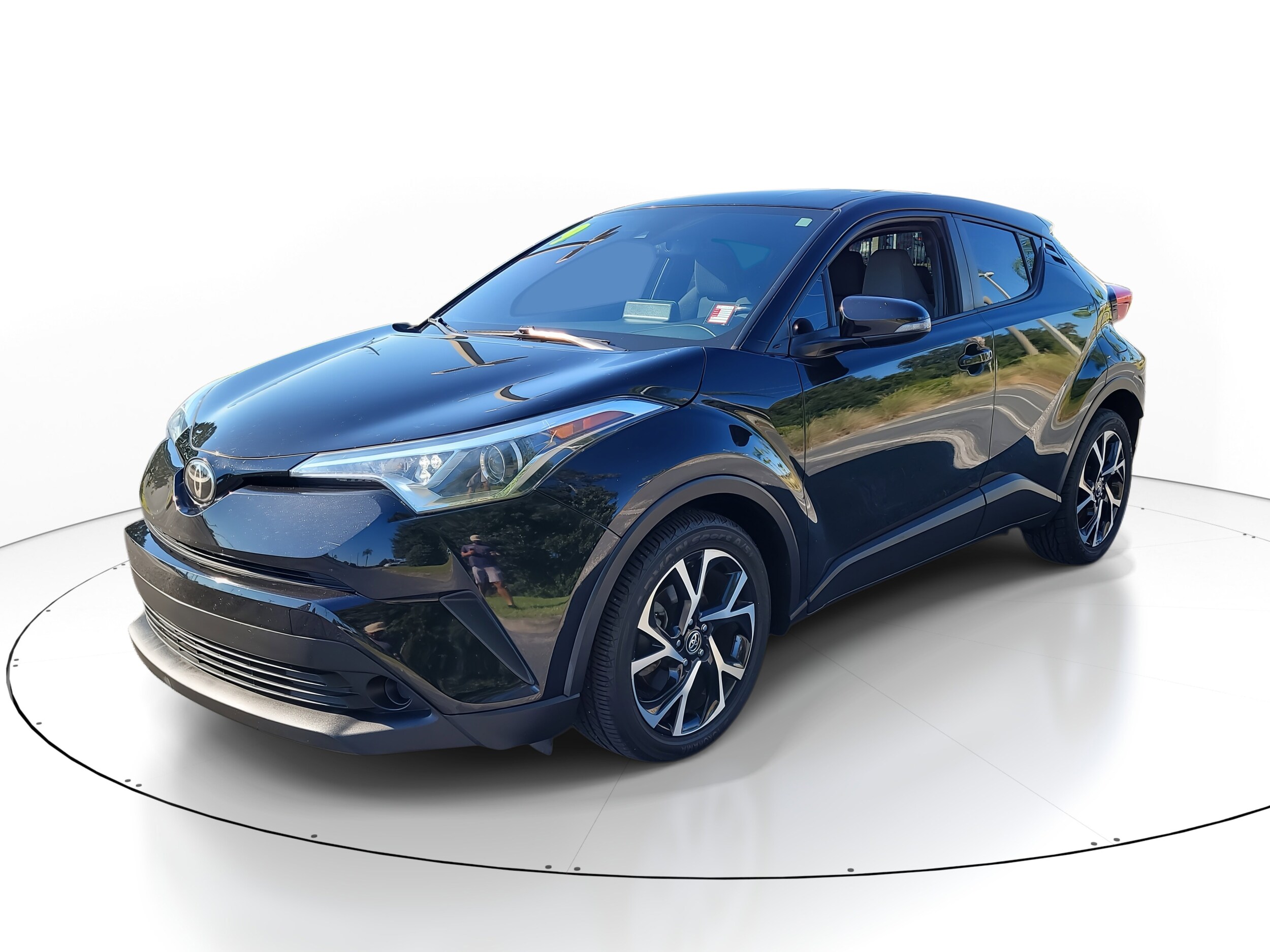 2019 Toyota C-HR LE photo 3