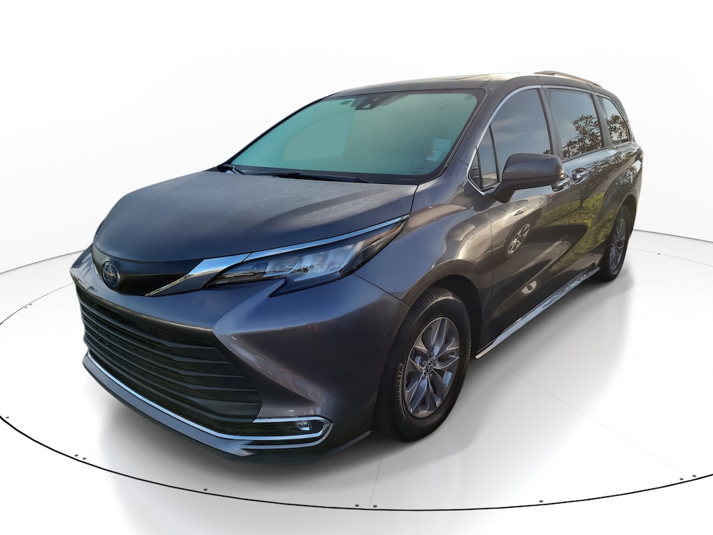 Used 2022 Toyota Sienna XLE 8 Passenger Van Passenger Van