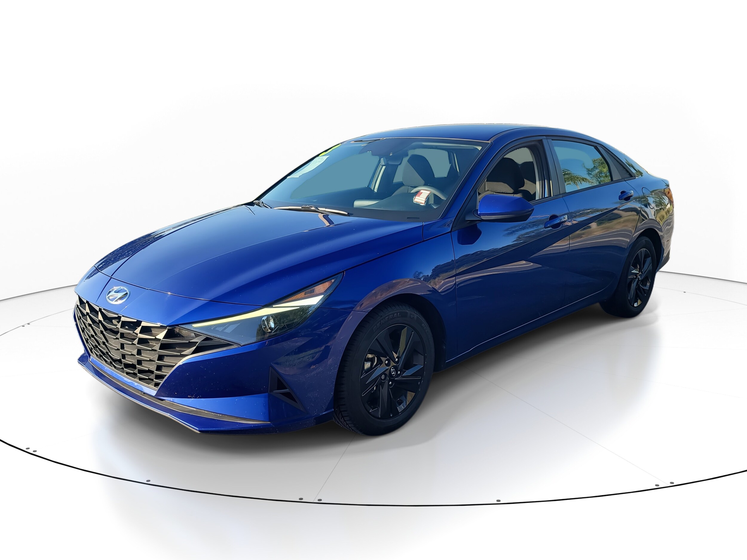 2023 Hyundai Elantra SEL photo 3