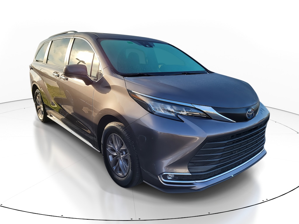 Used 2022 Toyota Sienna XLE 8 Passenger Van Passenger Van