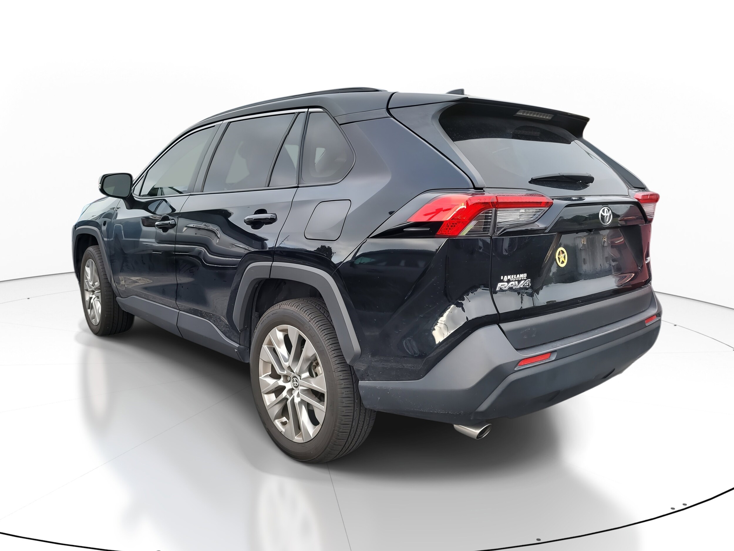 2022 Toyota RAV4 XLE Premium photo 4