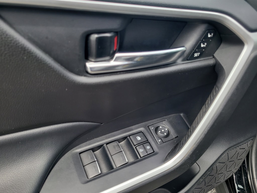 2022 Toyota RAV4 Hybrid XLE Premium photo 13