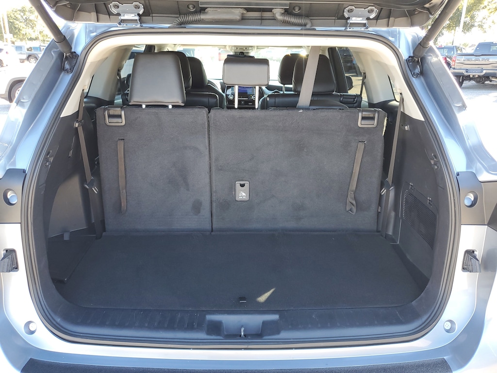 Used 2024 Toyota Highlander LE SUV