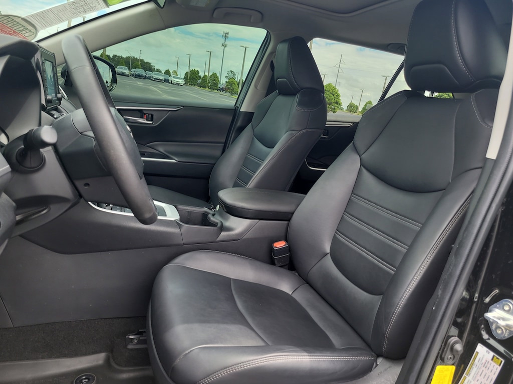2022 Toyota RAV4 Hybrid XLE Premium photo 15