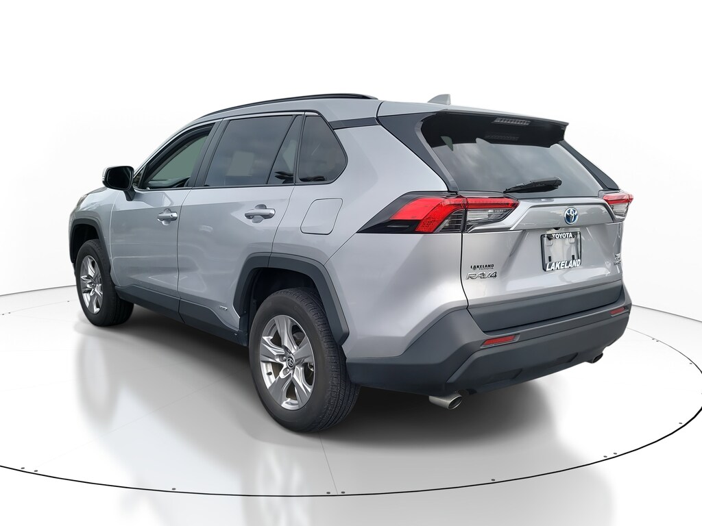 2024 Toyota RAV4 Hybrid XLE photo 4