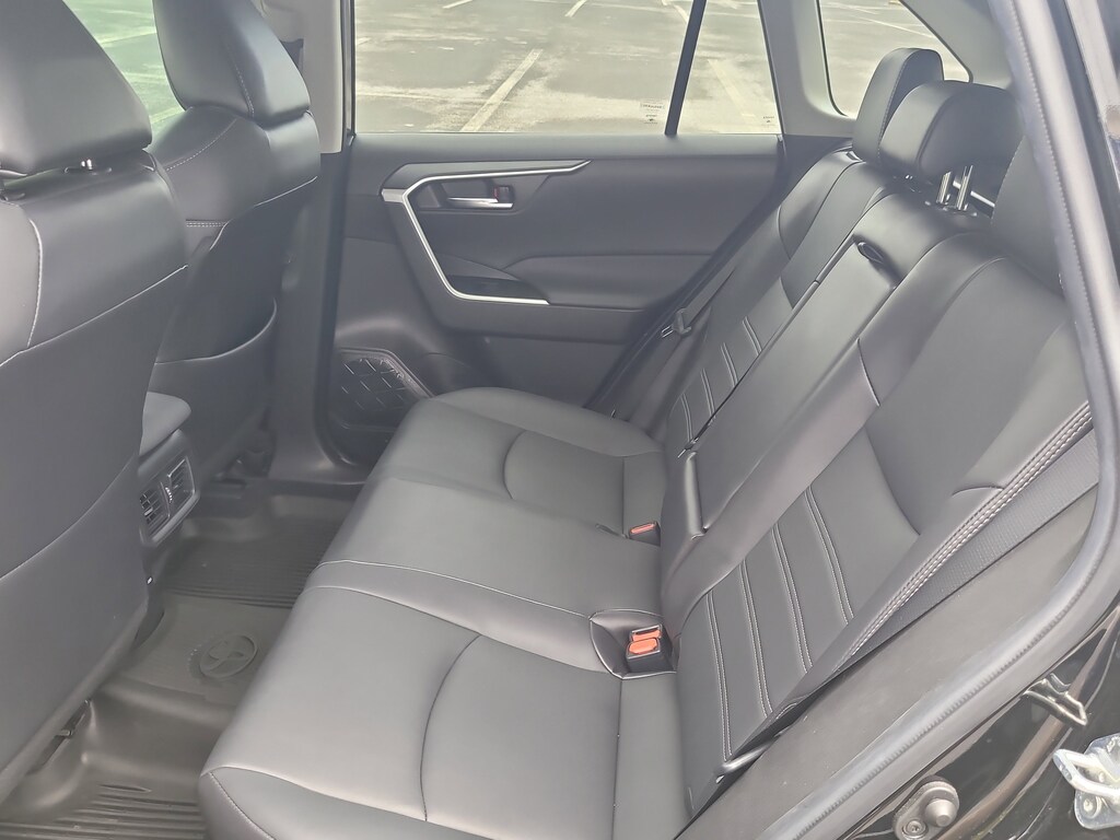 2022 Toyota RAV4 Hybrid XLE Premium photo 10