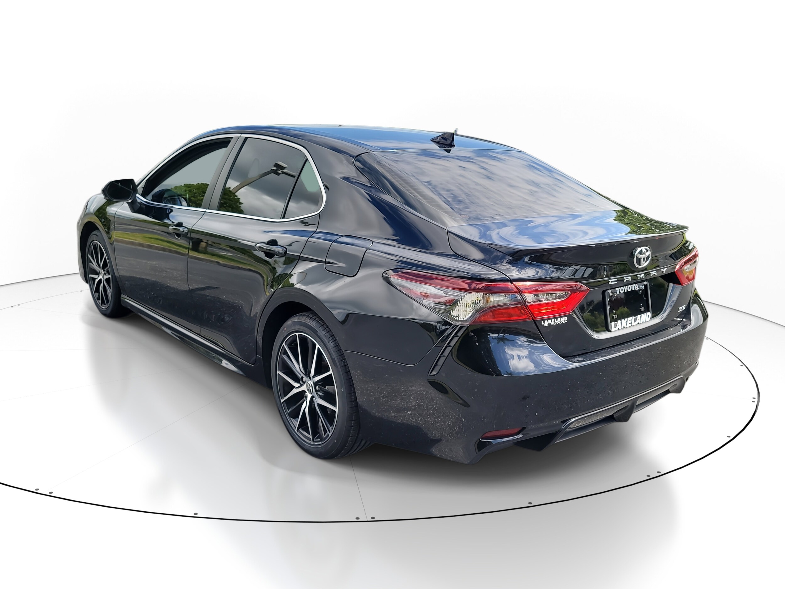 2023 Toyota Camry SE photo 3