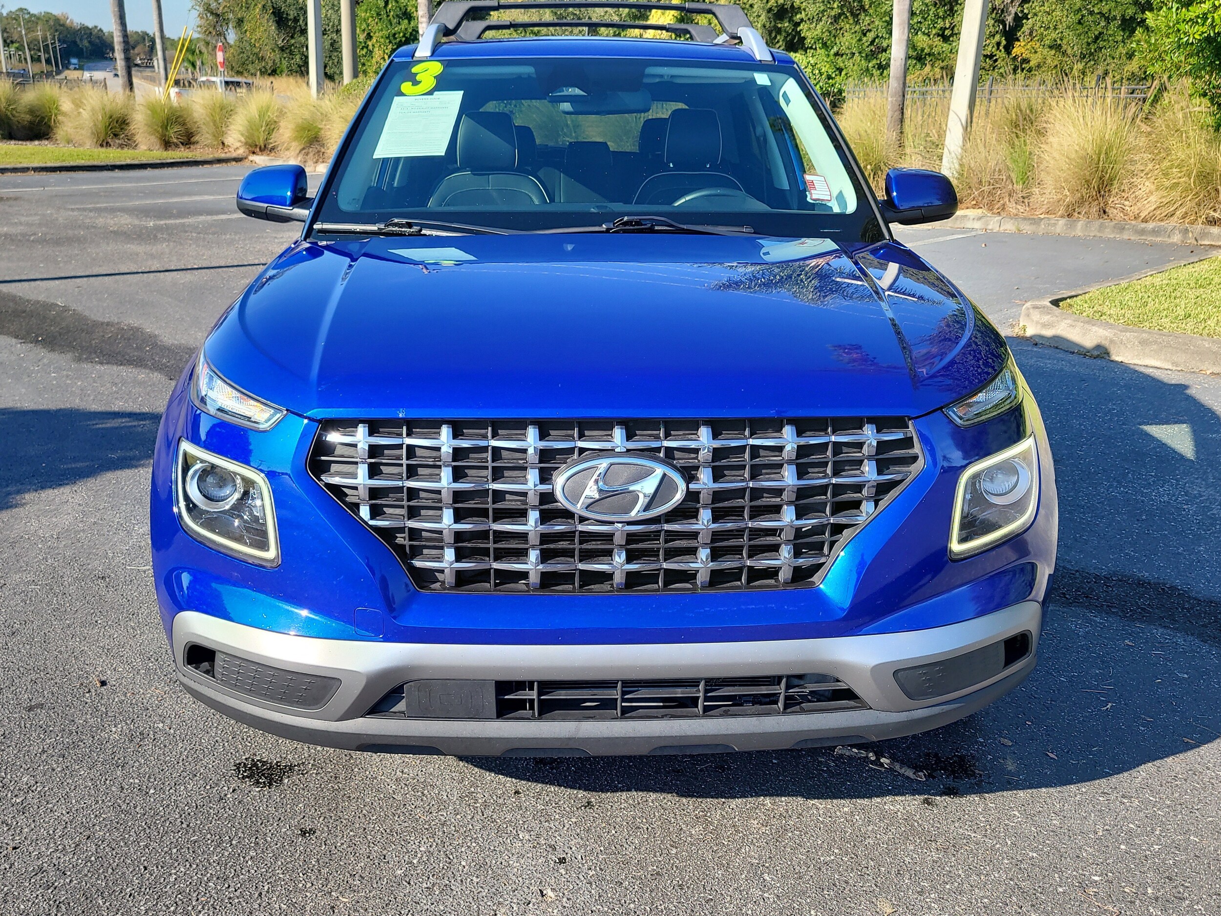 2023 Hyundai Venue Limited photo 2