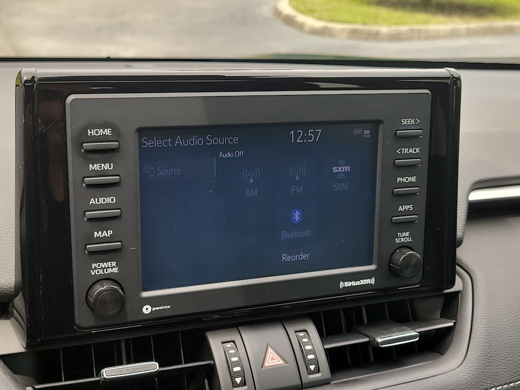2022 Toyota RAV4 Hybrid XLE Premium photo 19