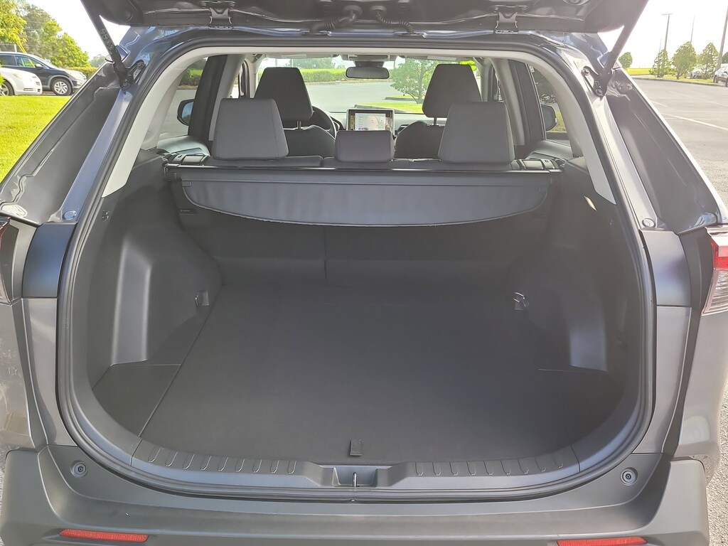 2025 Toyota RAV4 Hybrid XLE photo 2