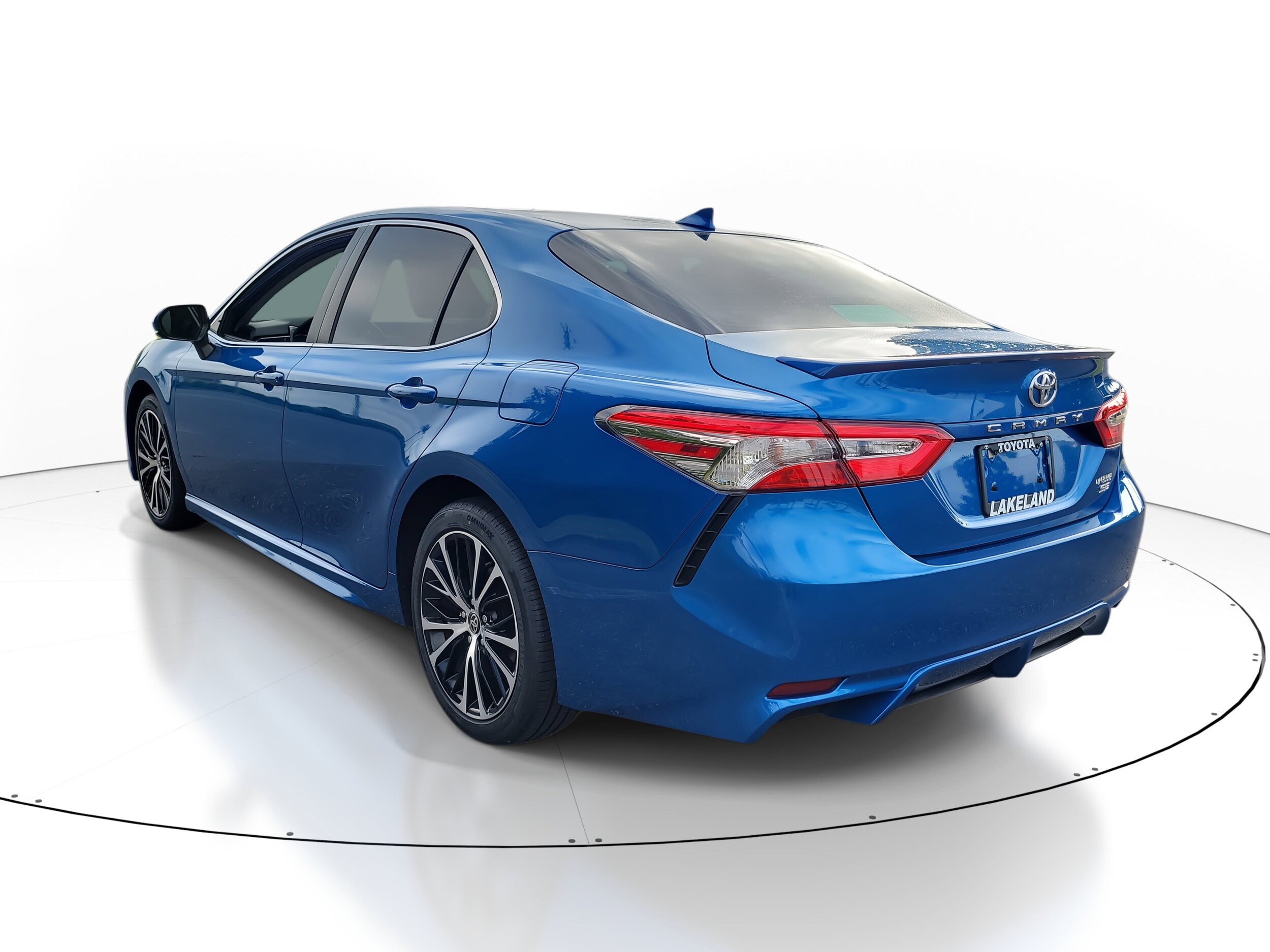 2020 Toyota Camry SE photo 4