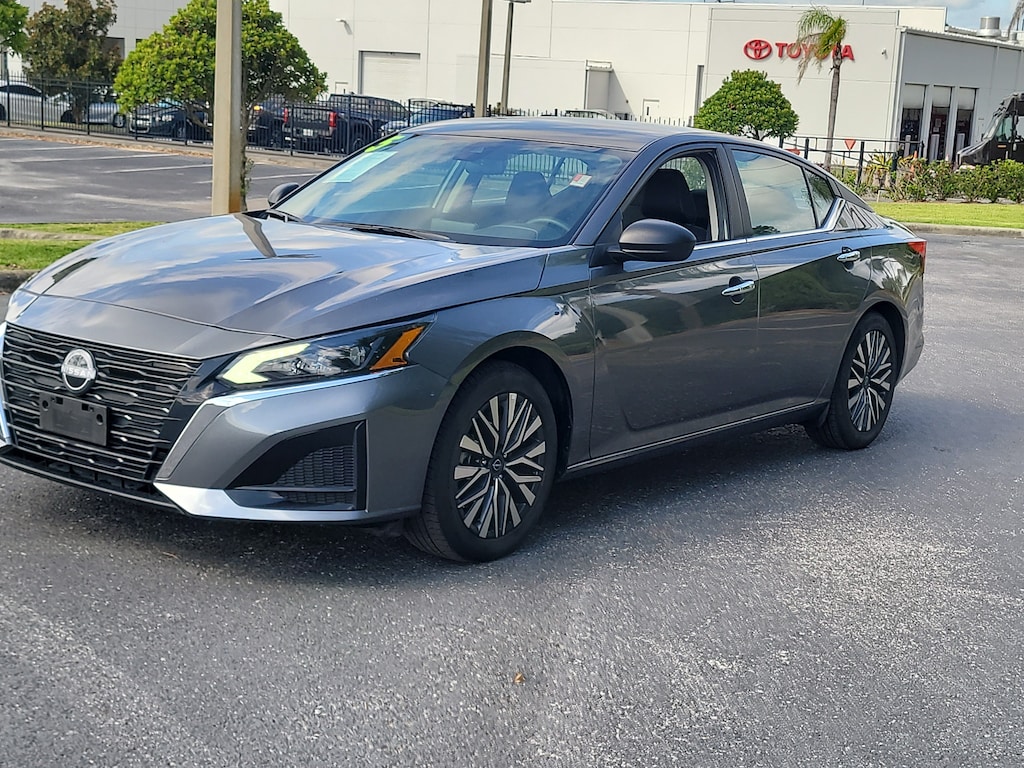 Used 2025 Nissan Altima SV Sedan