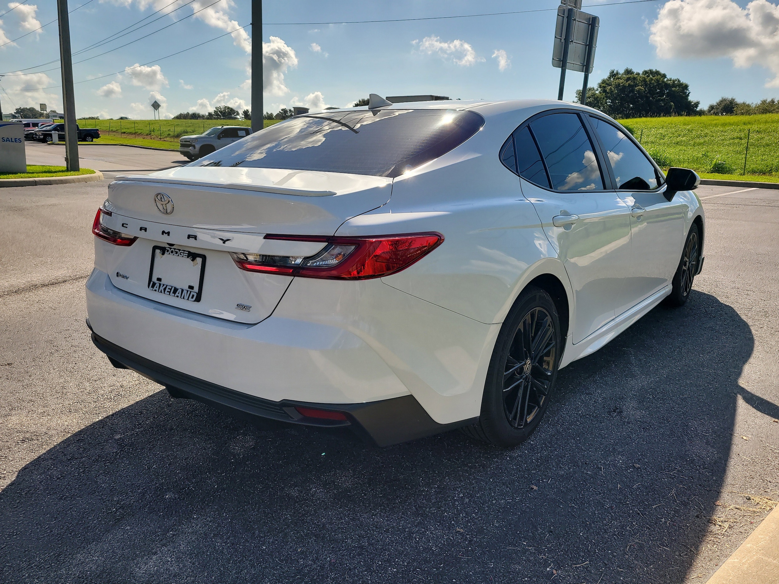 2025 Toyota Camry SE photo 4