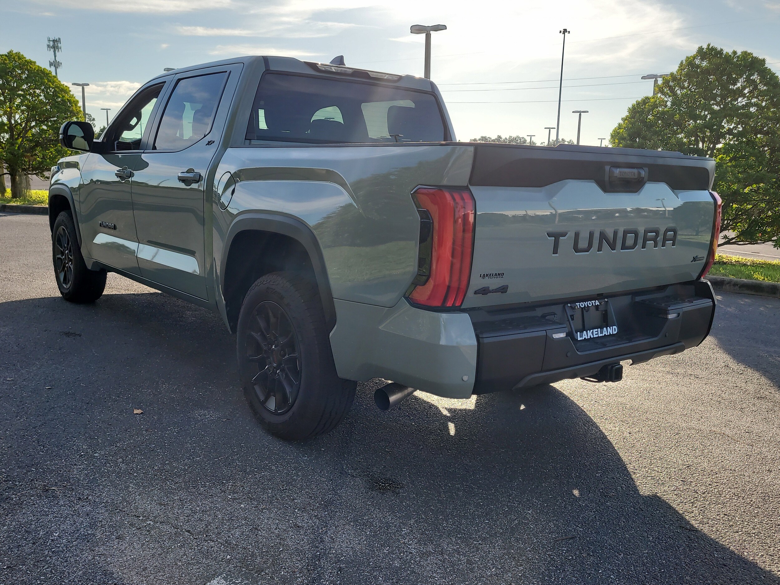 2025 Toyota Tundra SR5 CrewMax photo 4