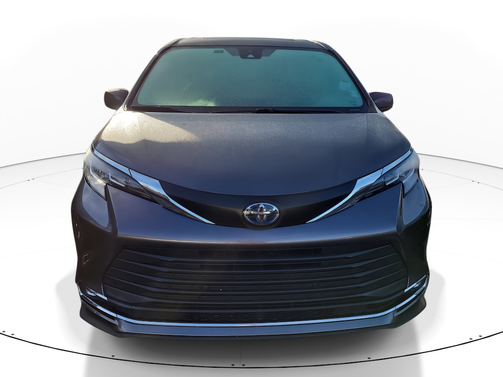 Used 2022 Toyota Sienna XLE 8 Passenger Van Passenger Van