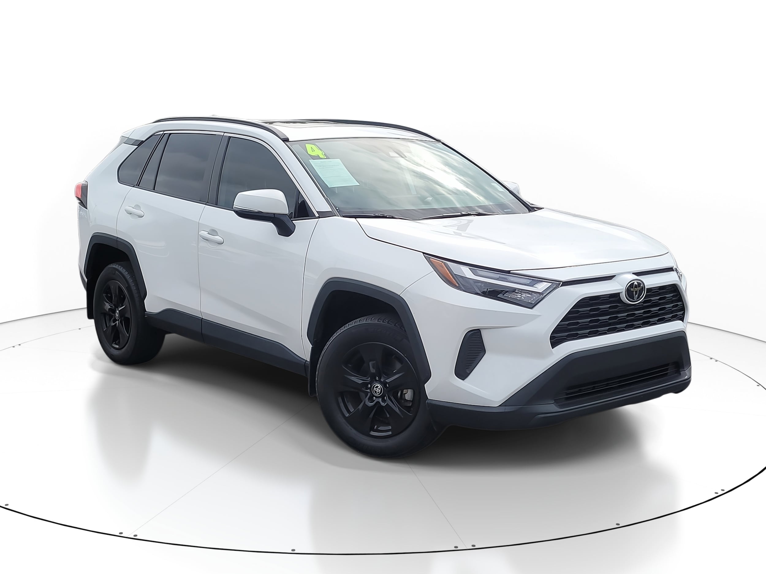 2024 Toyota RAV4 XLE's photo