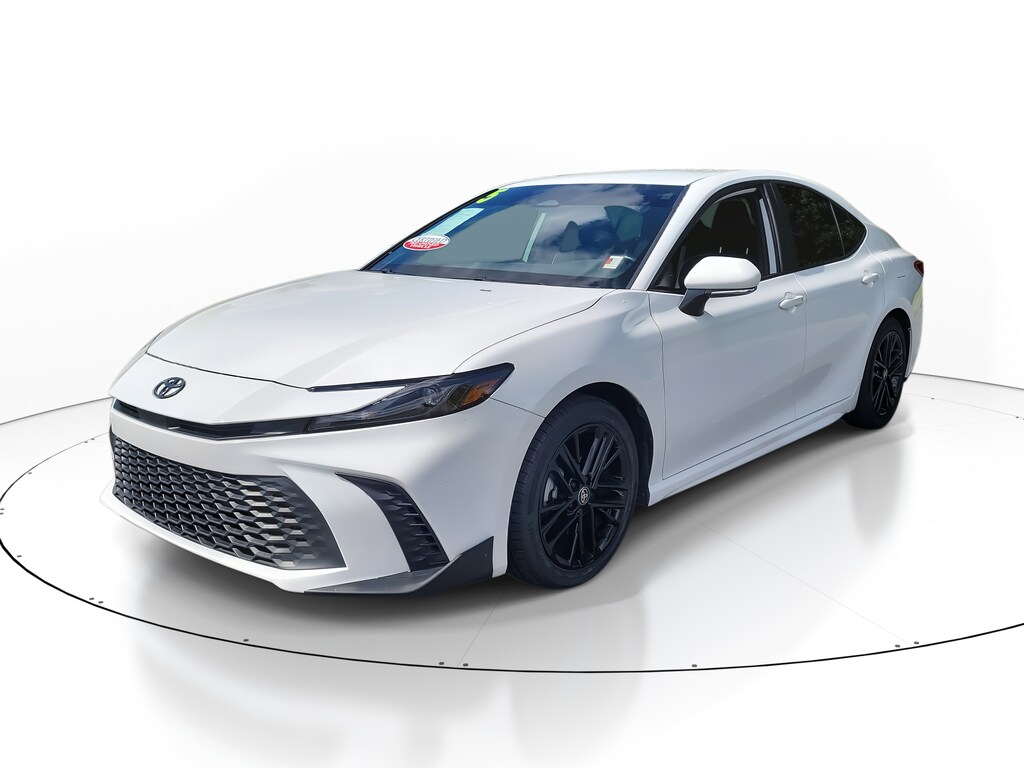 2025 Toyota Camry SE photo 3