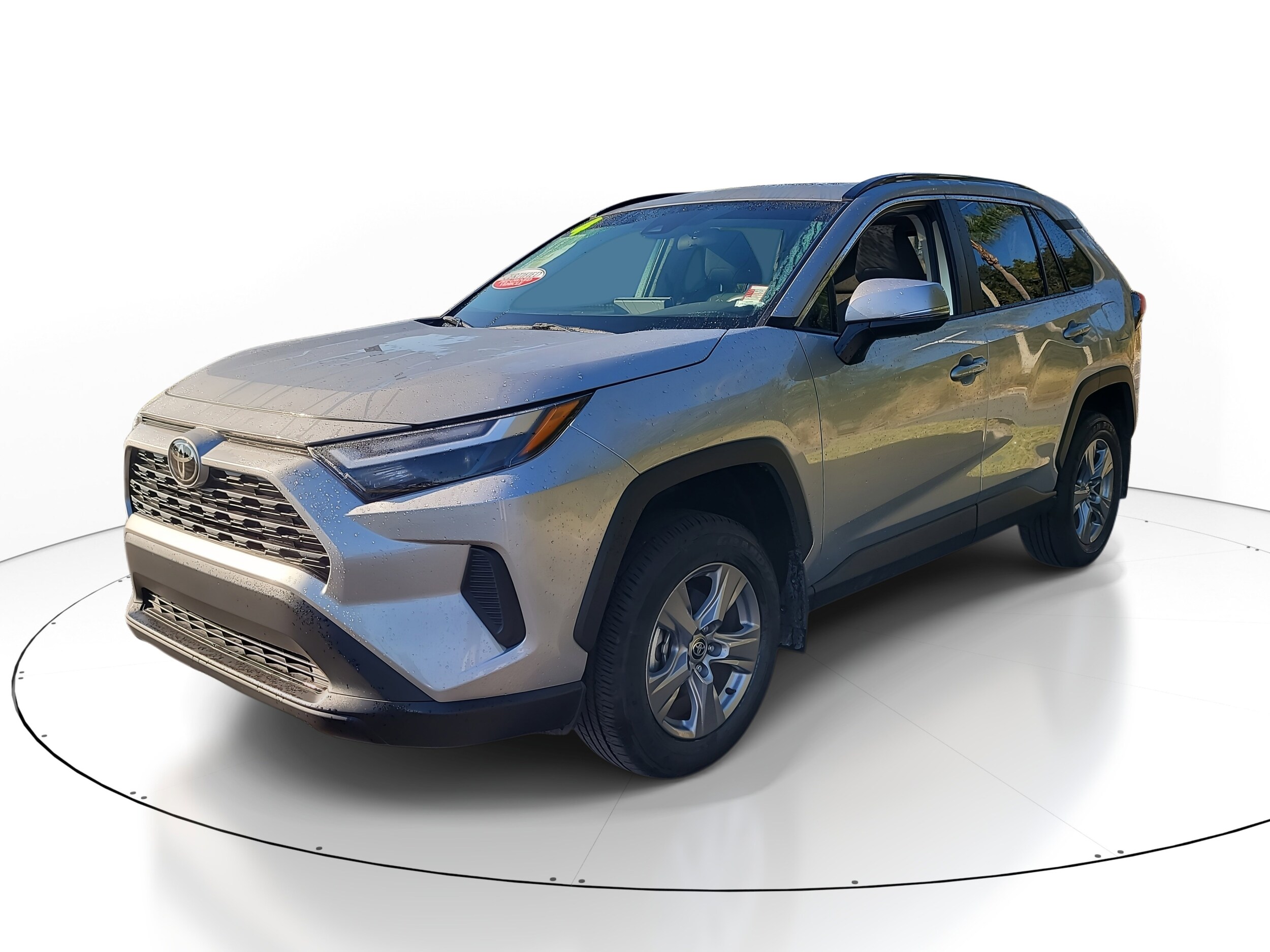 2024 Toyota RAV4 XLE photo 3