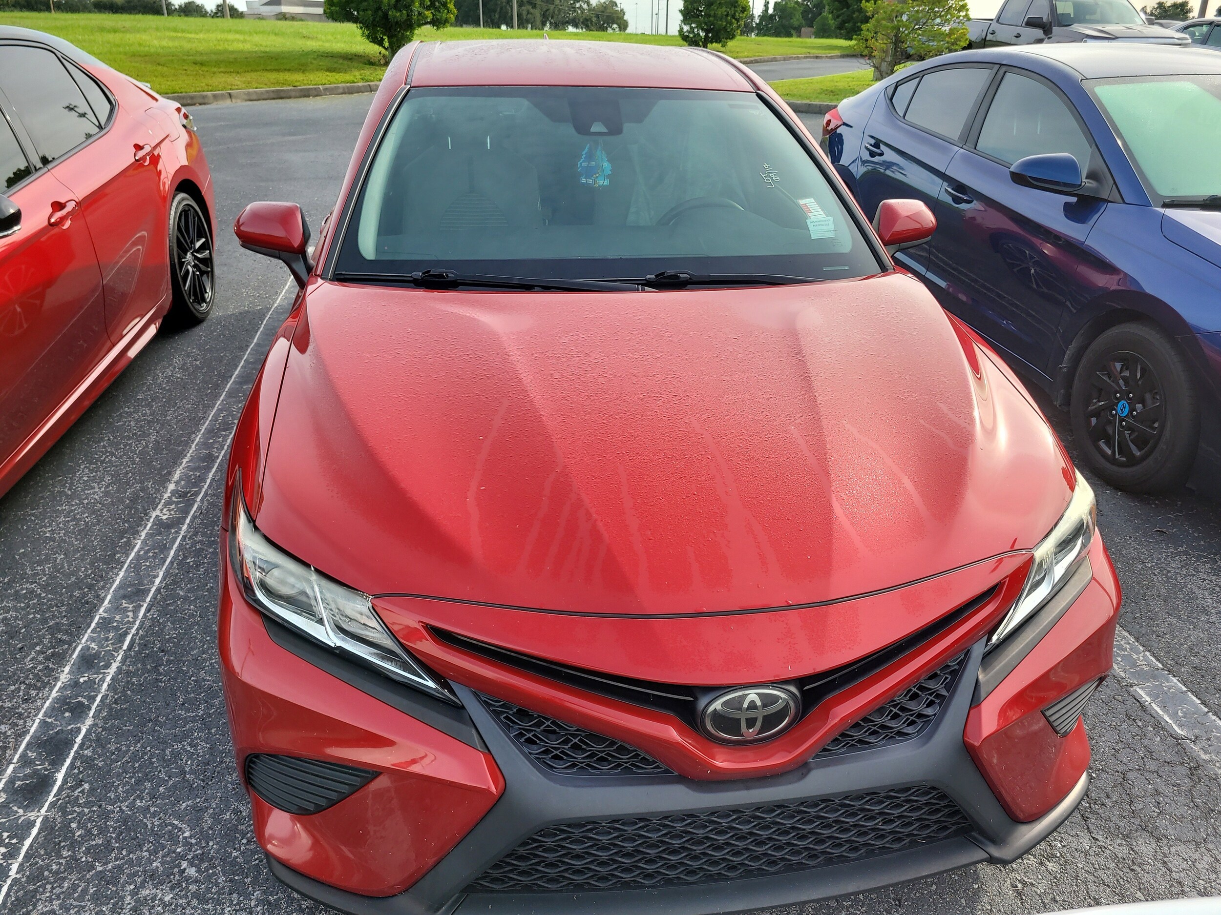 2019 Toyota Camry SE photo 2