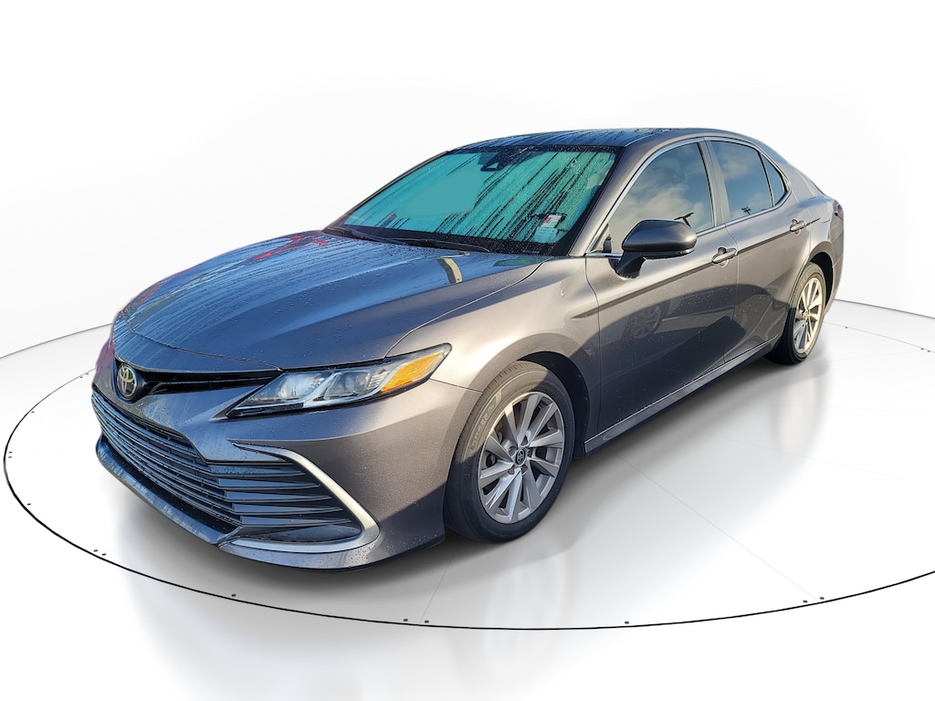 2022 Toyota Camry LE photo 2