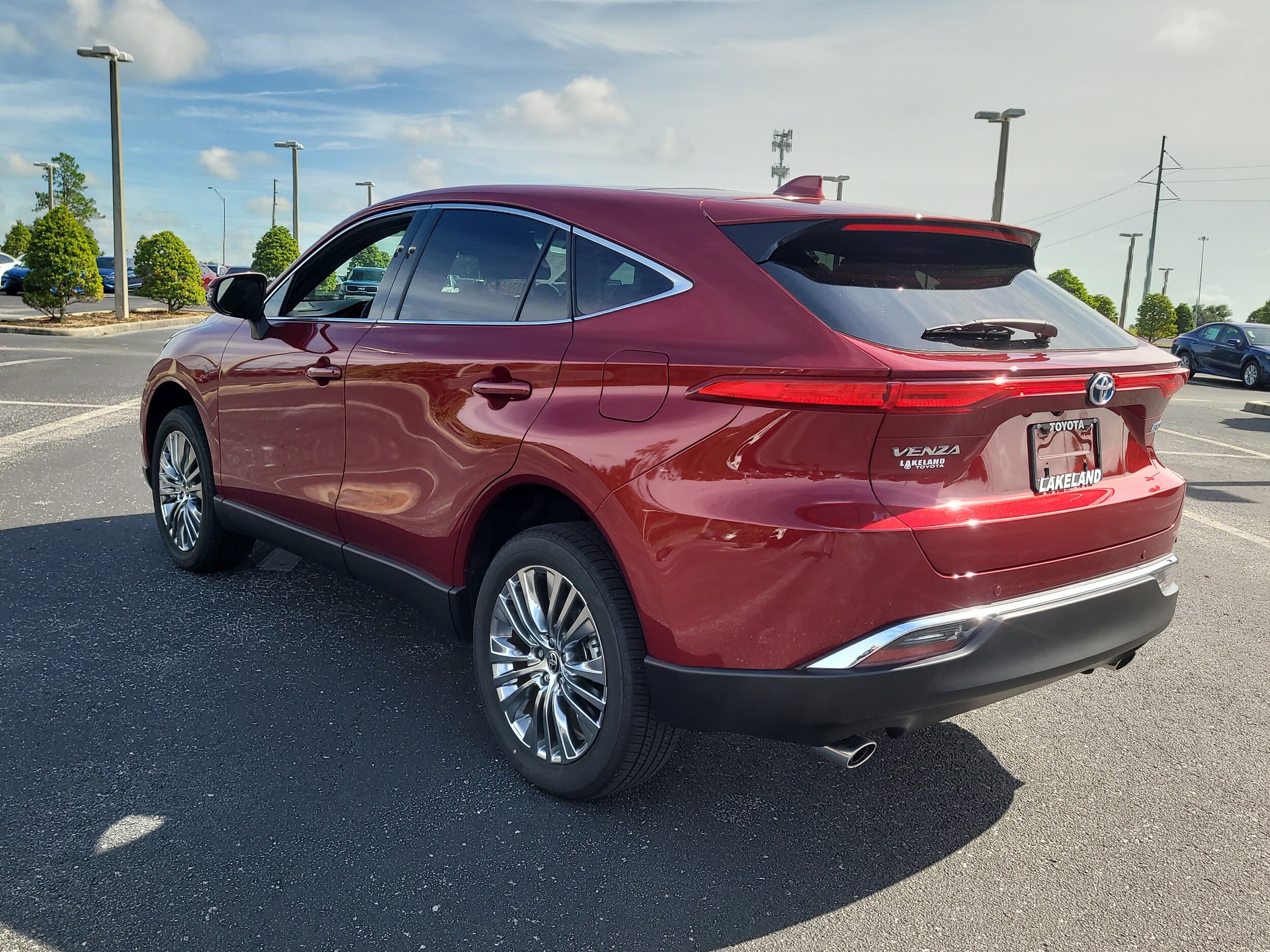2024 Toyota Venza Limited photo 2