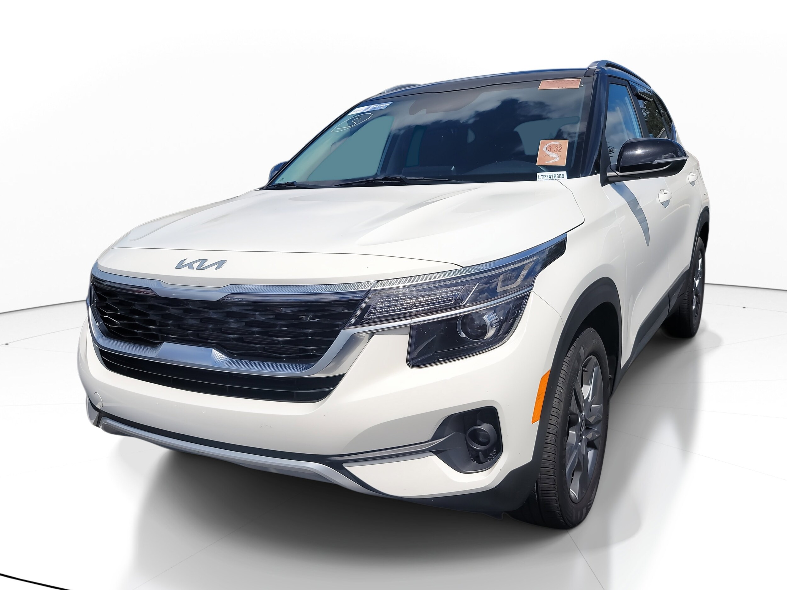 2023 Kia Seltos S photo 3