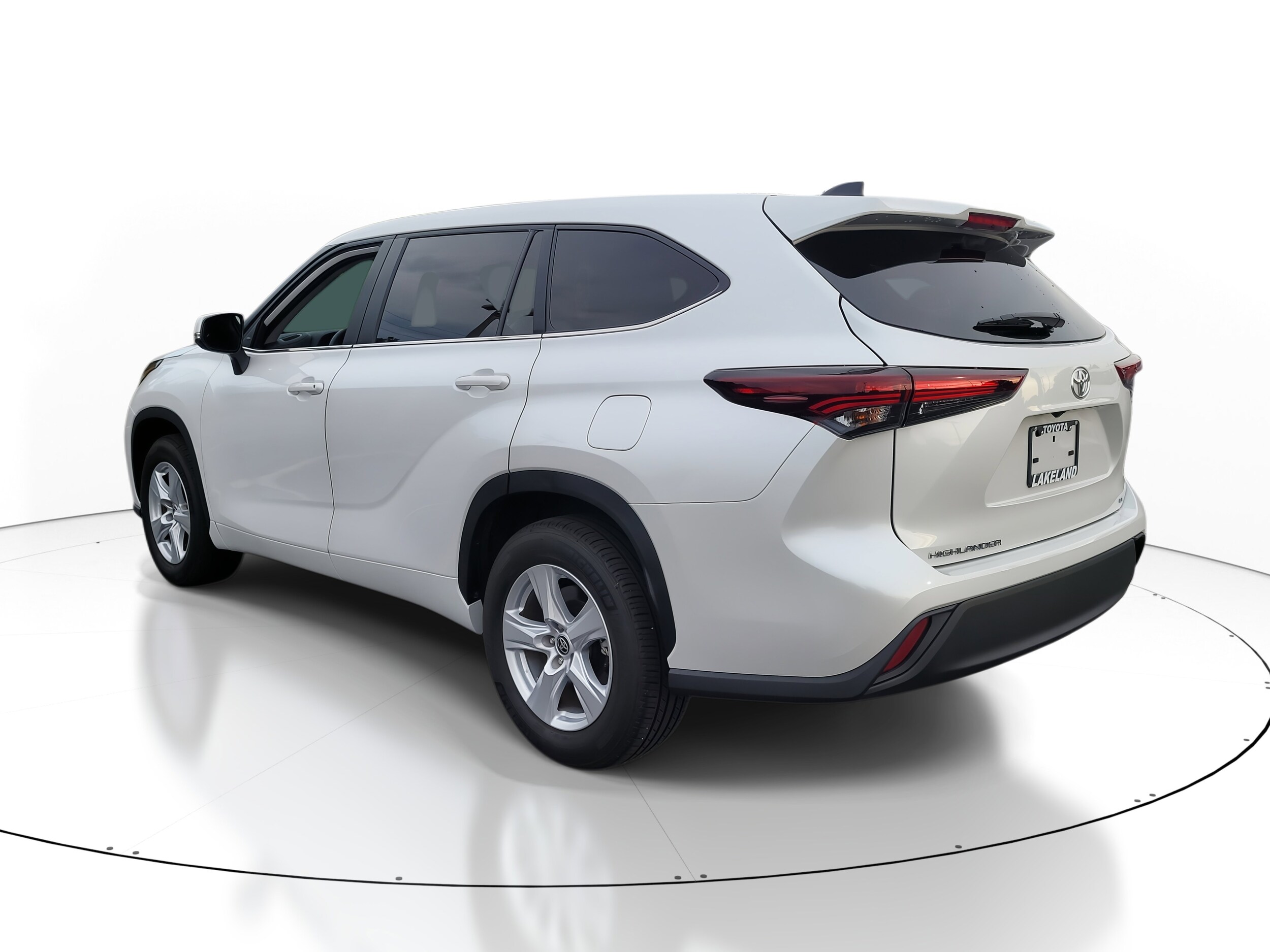 2024 Toyota Highlander LE photo 2