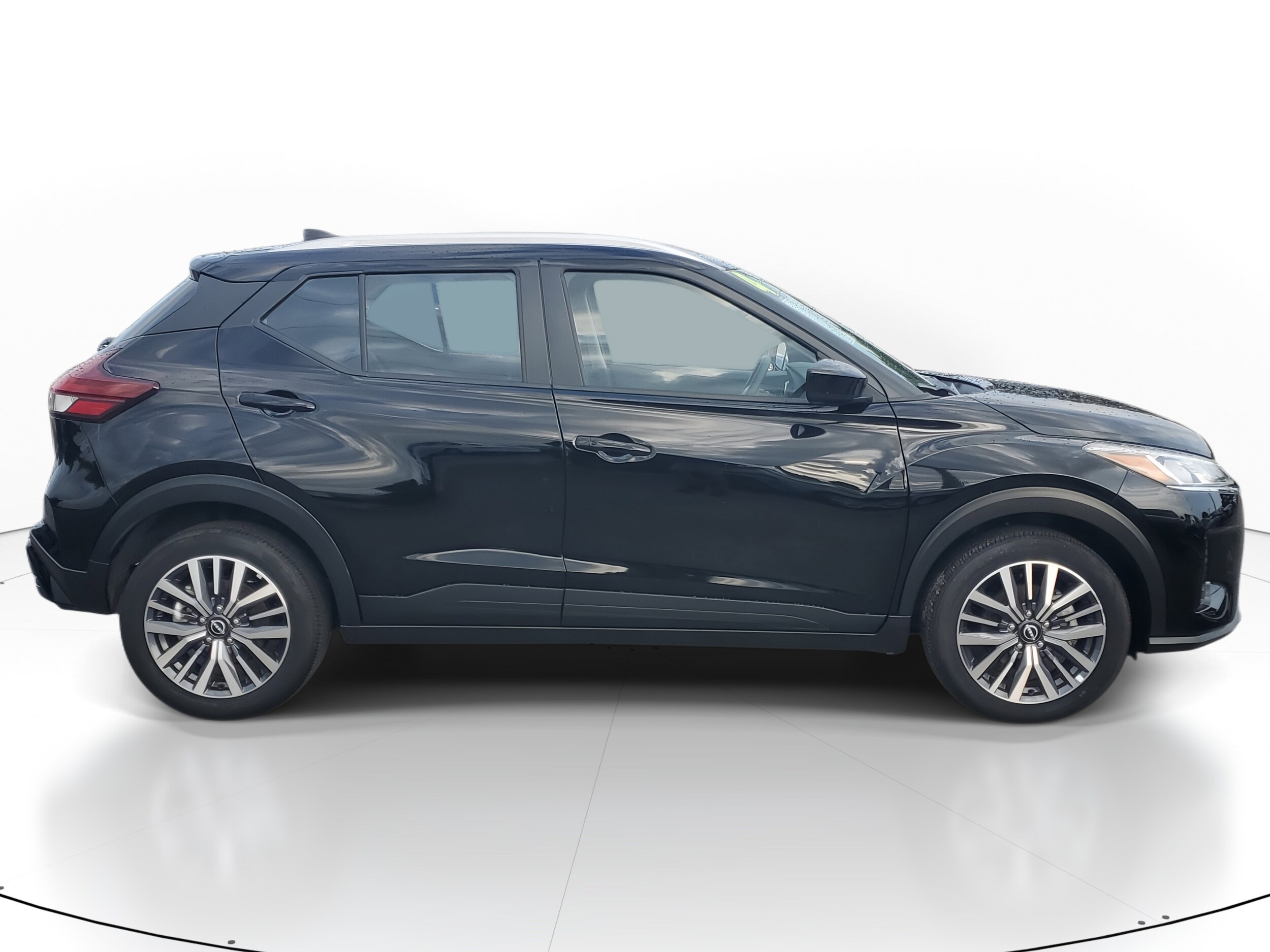 2024 Nissan Kicks SV photo 4