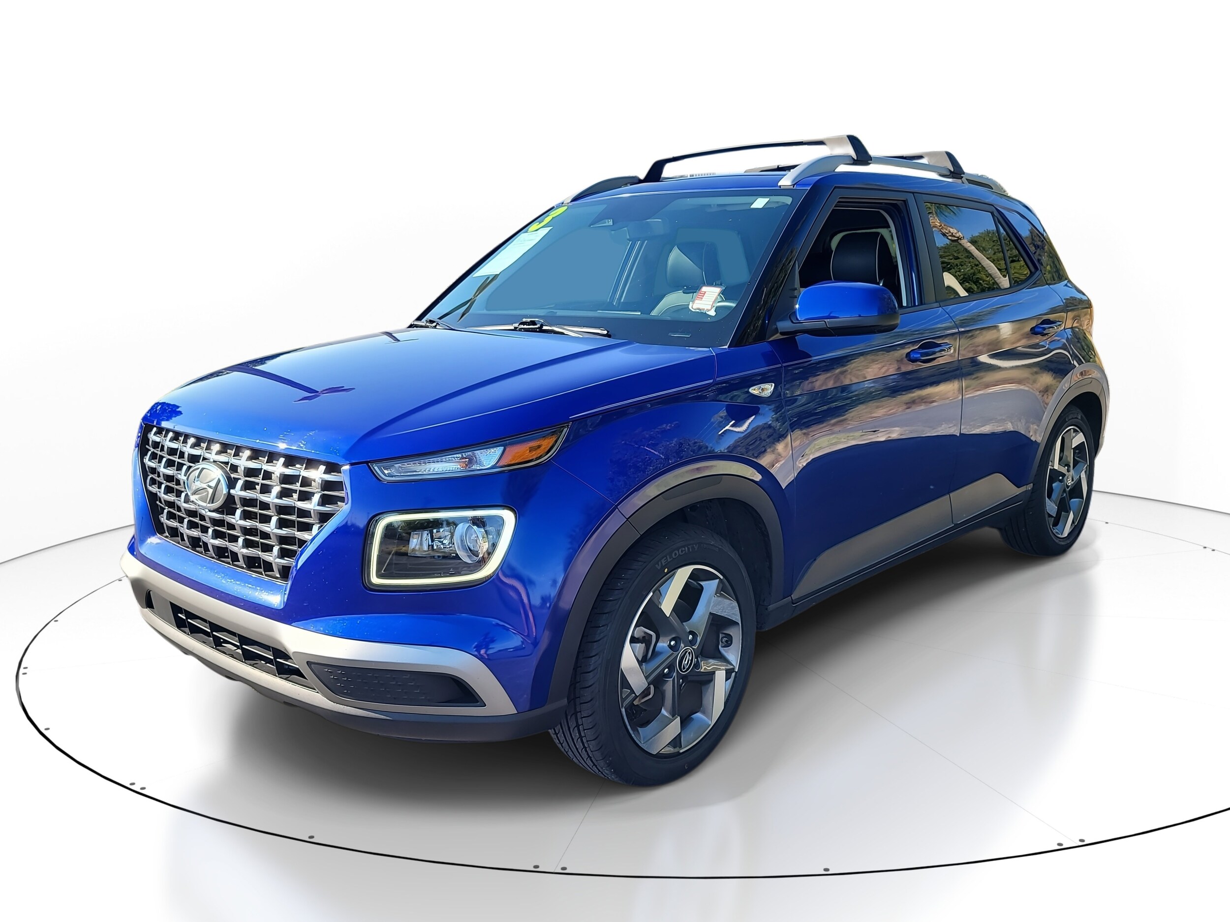 2023 Hyundai Venue Limited photo 3