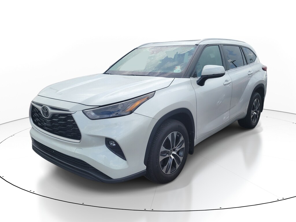 Used 2024 Toyota Highlander LE SUV