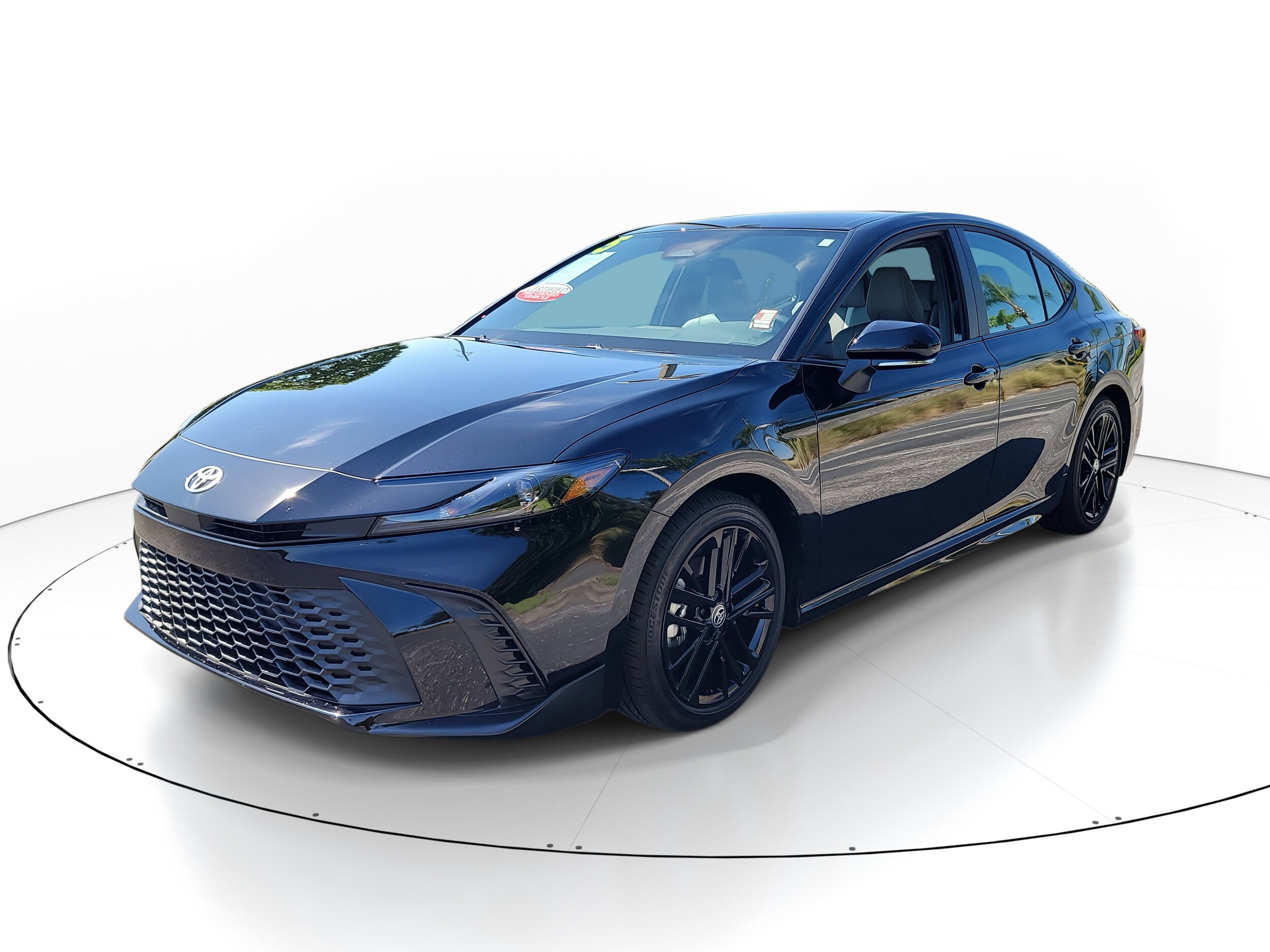 2025 Toyota Camry SE photo 3