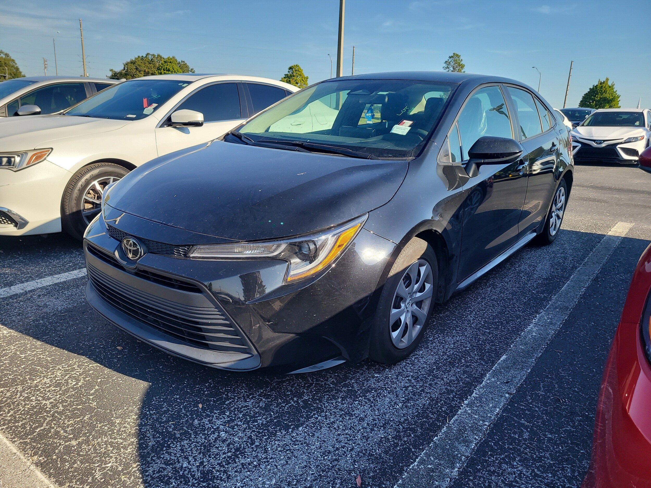 2023 Toyota Corolla LE photo 3