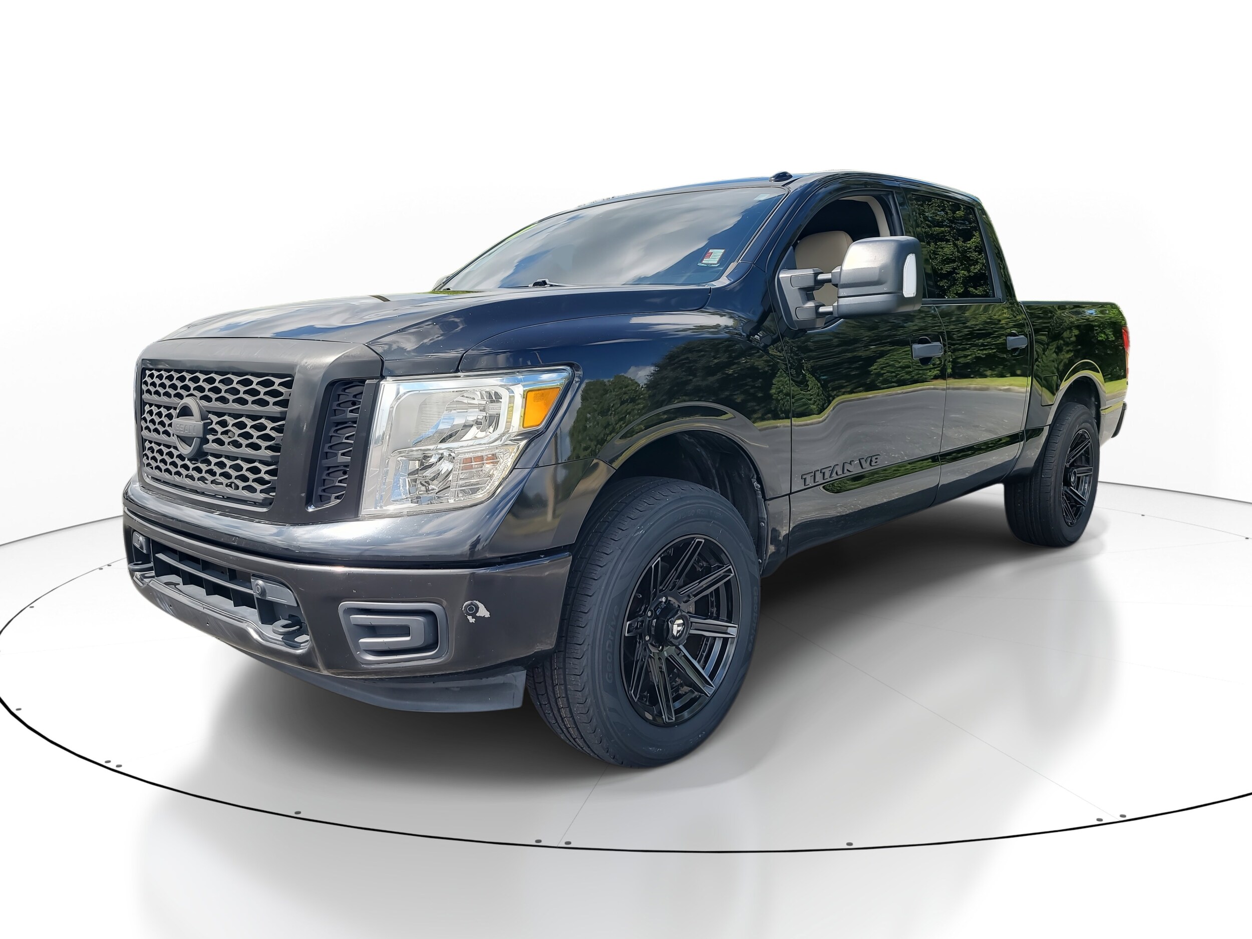 2018 Nissan Titan SV photo 3