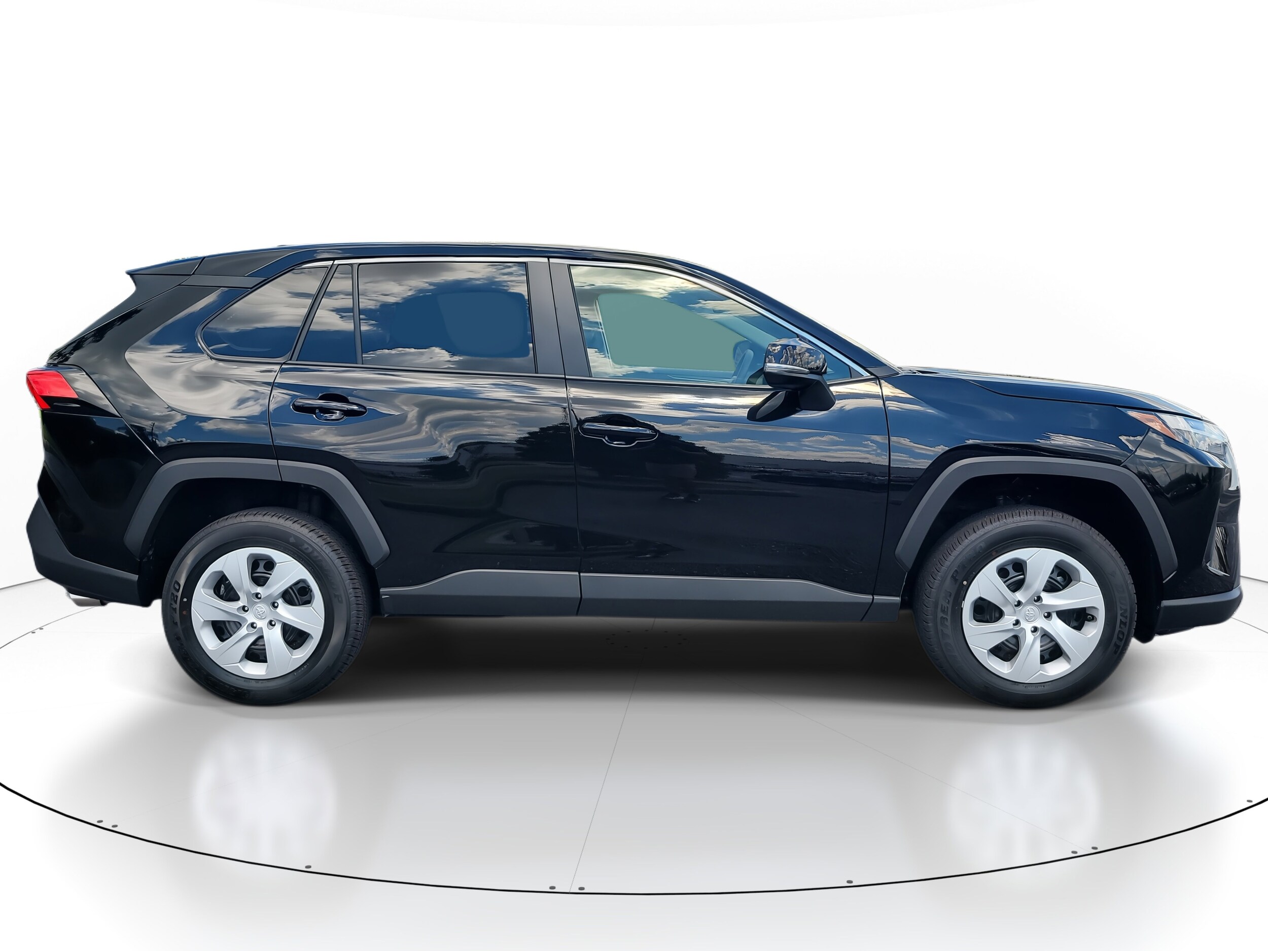 2025 Toyota RAV4 LE photo 4