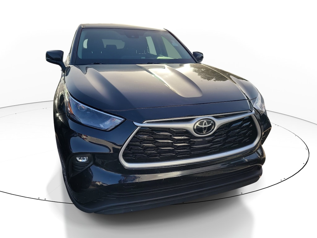 Used 2022 Toyota Highlander LE SUV