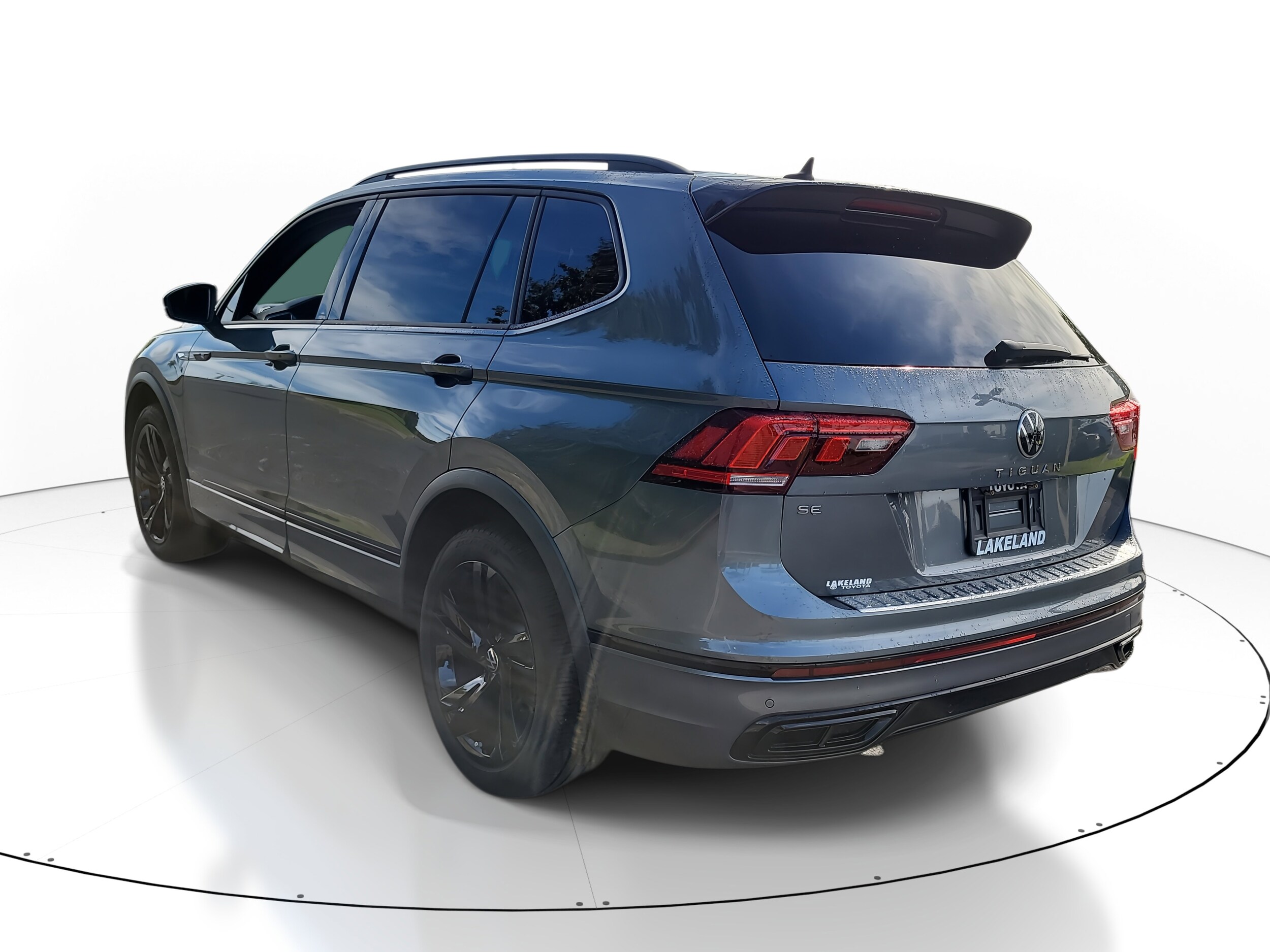 2023 Volkswagen Tiguan SE R-Line Black photo 4