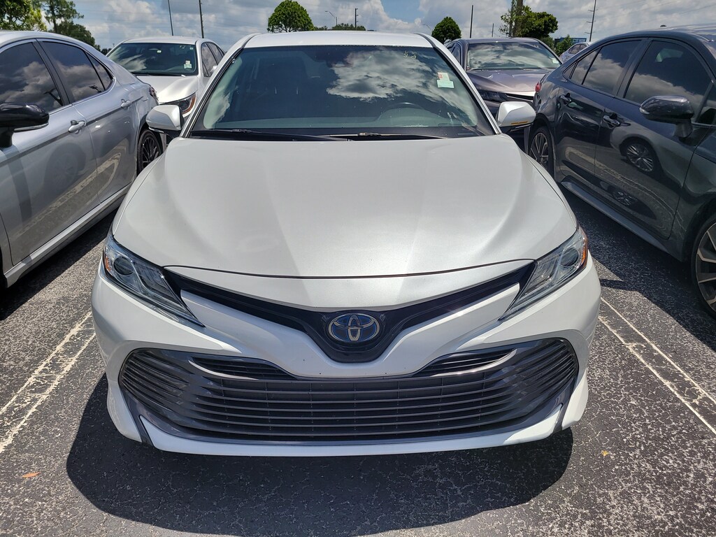 Used 2020 Toyota Camry Hybrid XLE Sedan