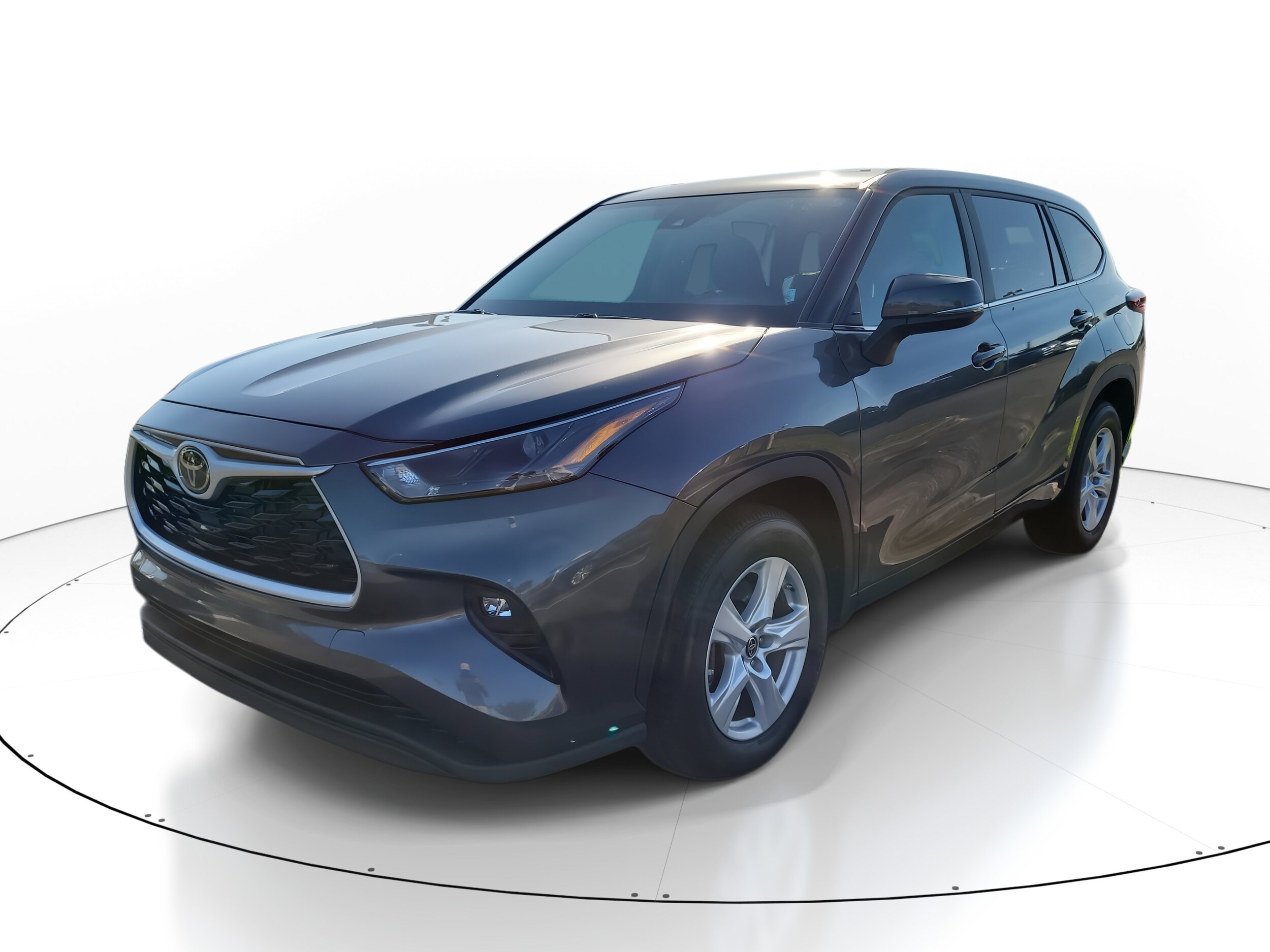 2024 Toyota Highlander LE photo 3