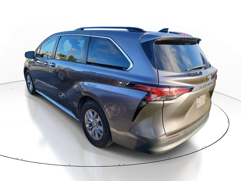 Used 2022 Toyota Sienna XLE 8 Passenger Van Passenger Van