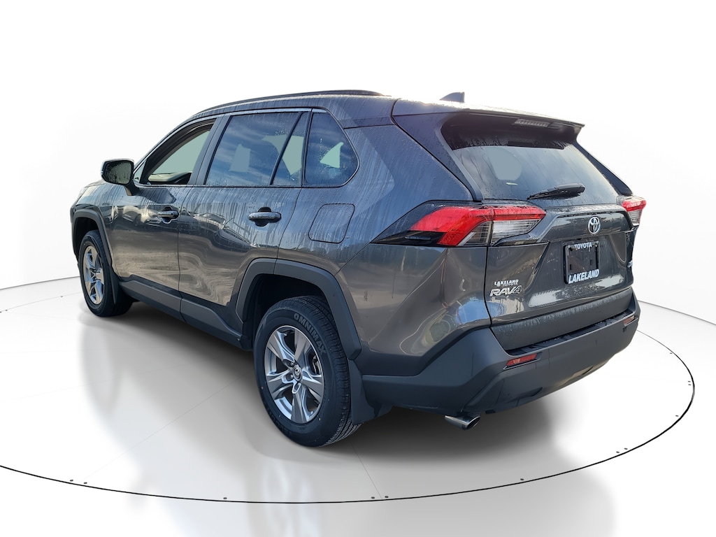 2024 Toyota RAV4 XLE photo 2