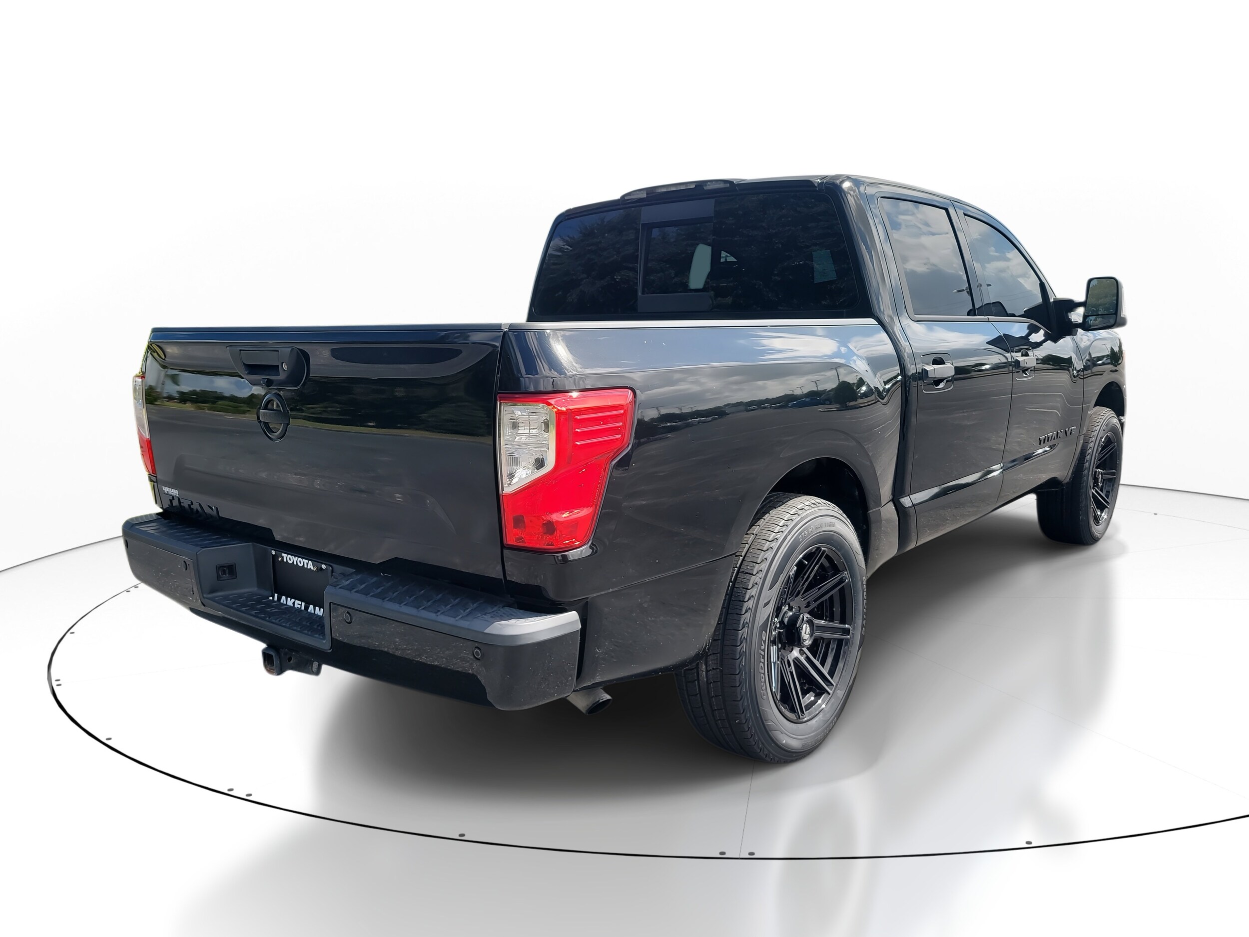 2018 Nissan Titan SV photo 4