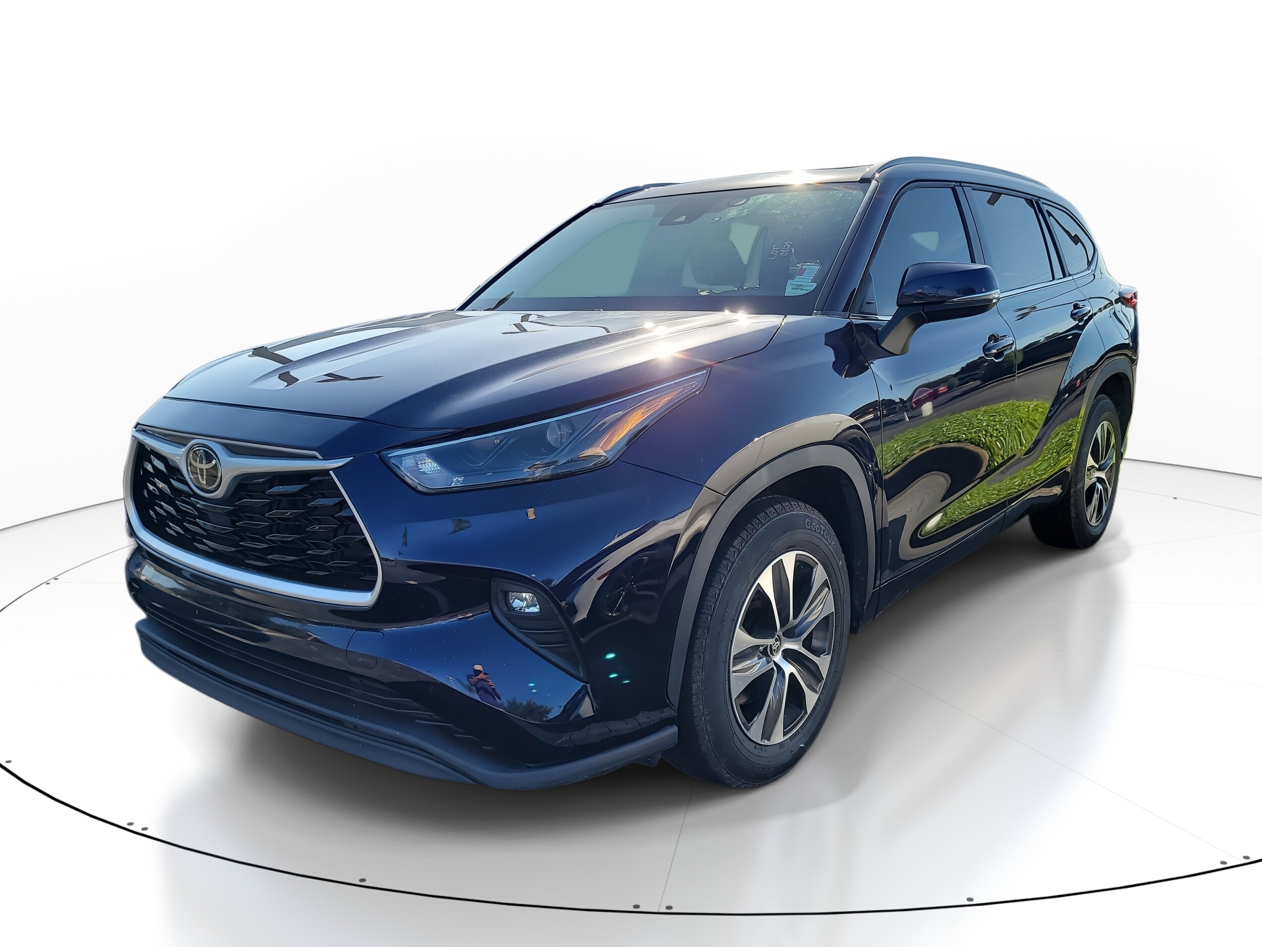 2023 Toyota Highlander XLE photo 2