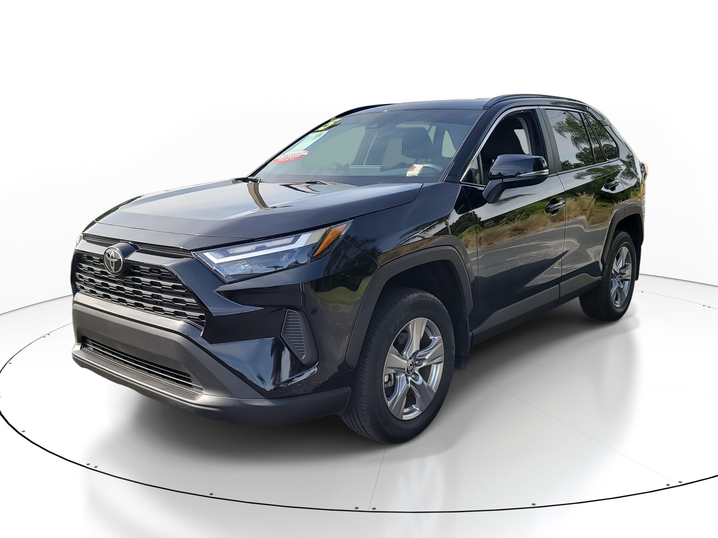 2025 Toyota RAV4 XLE photo 3