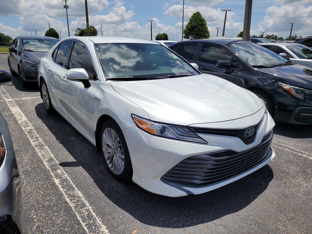 Used 2020 Toyota Camry Hybrid XLE Sedan