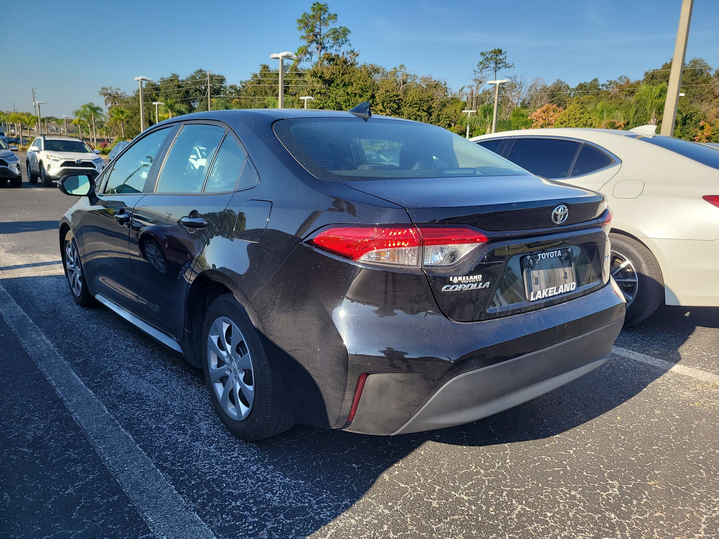 2023 Toyota Corolla LE photo 4
