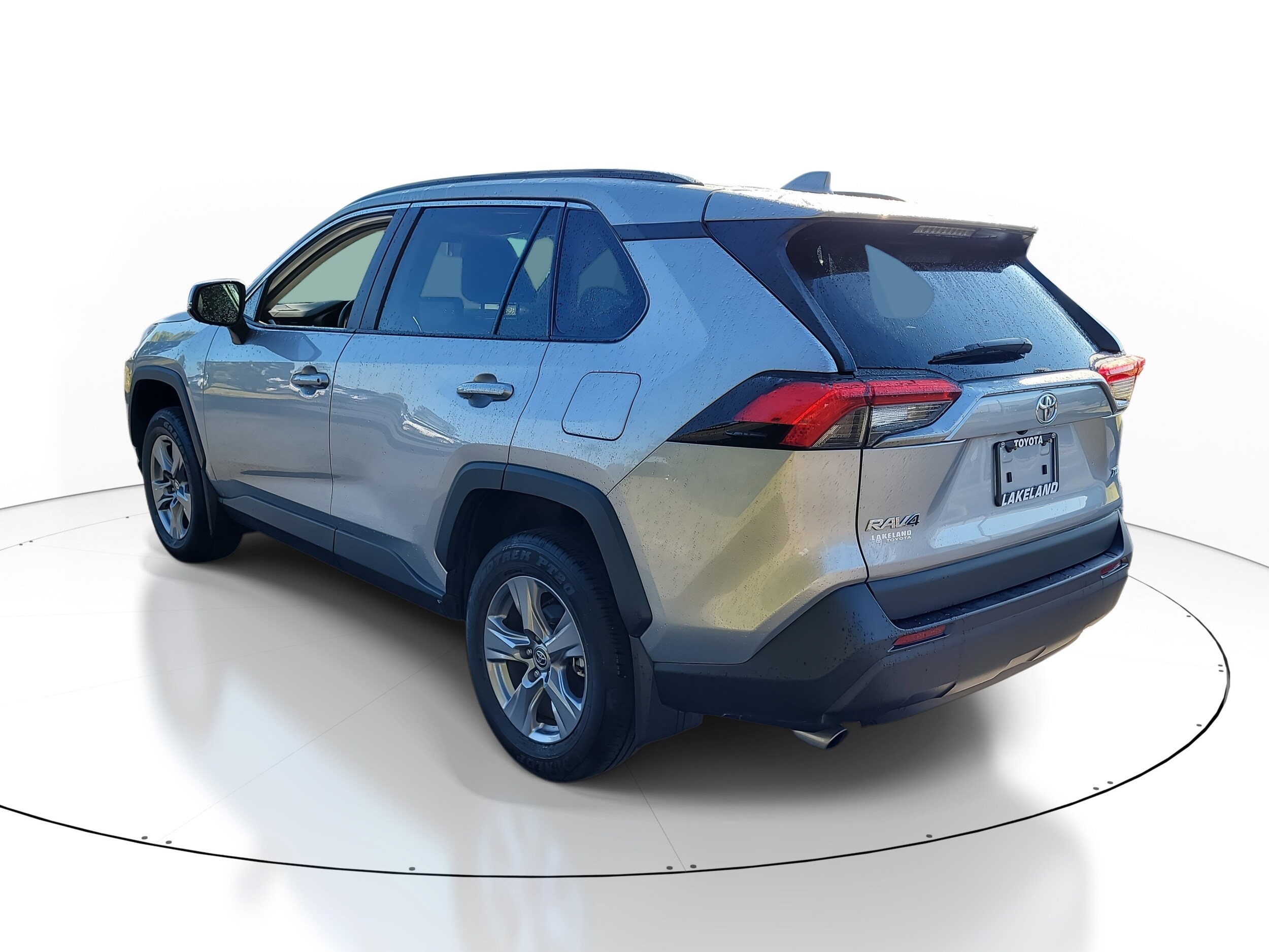 2024 Toyota RAV4 XLE photo 4