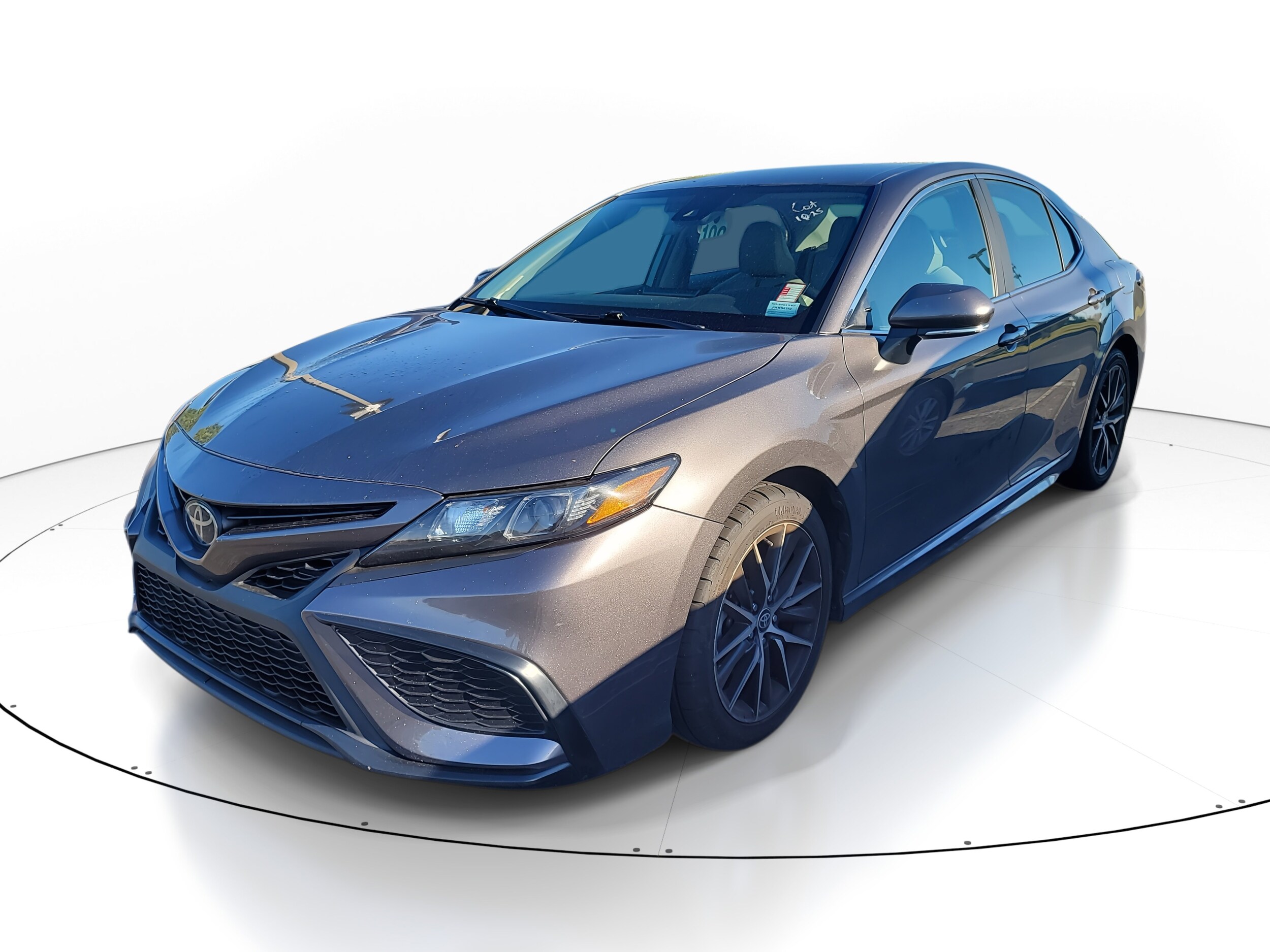 2022 Toyota Camry SE photo 3