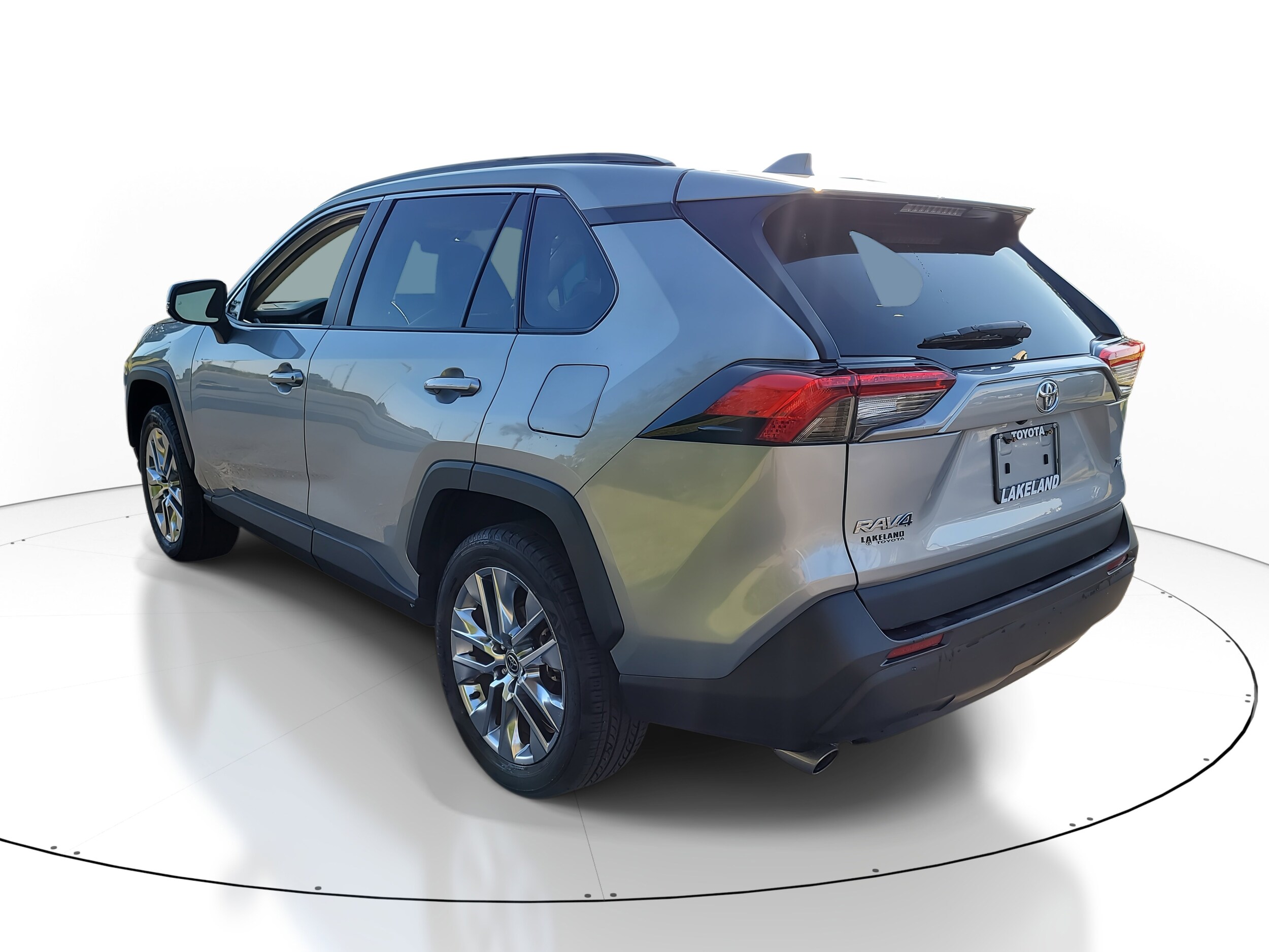 2021 Toyota RAV4 XLE Premium photo 2